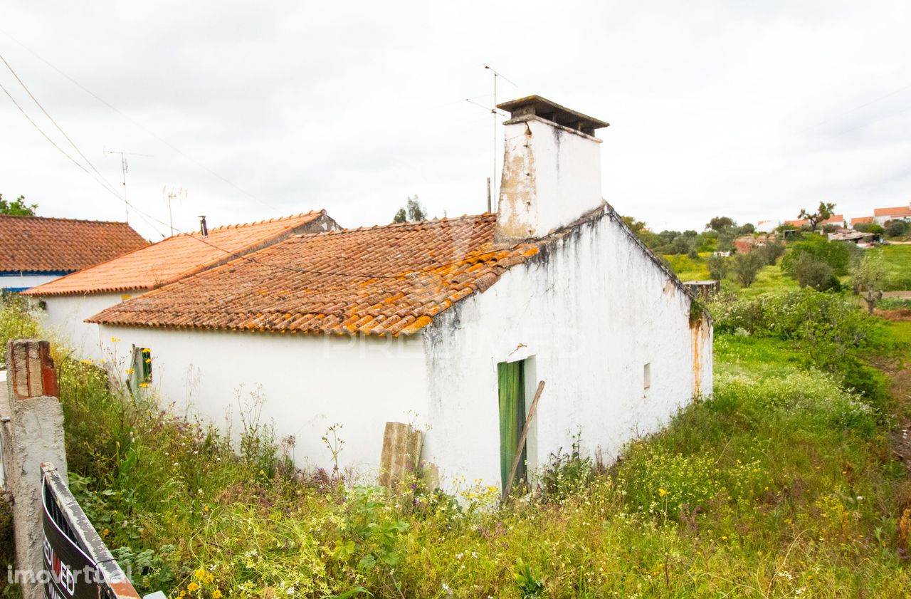 Moradia Geminada em Lote em Lote de Terreno 1.800m2