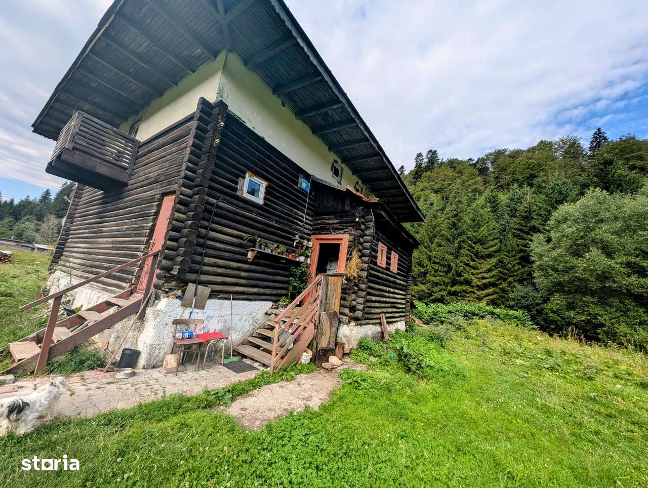 Predeal,P+1,casa din busteni,in spatele terenului curge raul Prahova-1