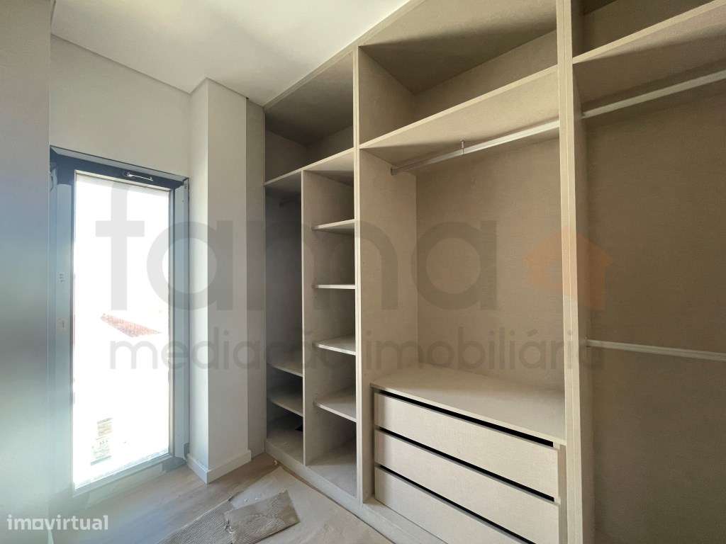 Moradia T3 com jardim e piscina em zona residencial tranquila-36