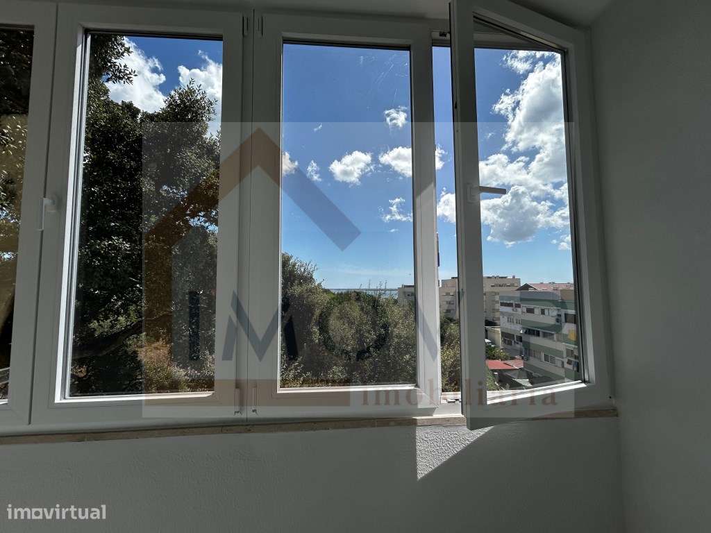 Apartamento T2 Remodelado em Setúbal-8