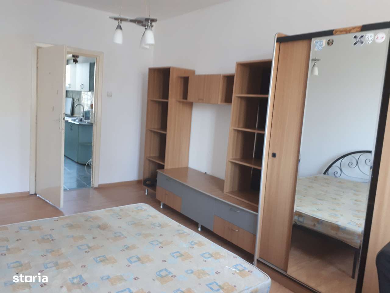 Apartament de 3 camere cu balcon și aer condiționat-9