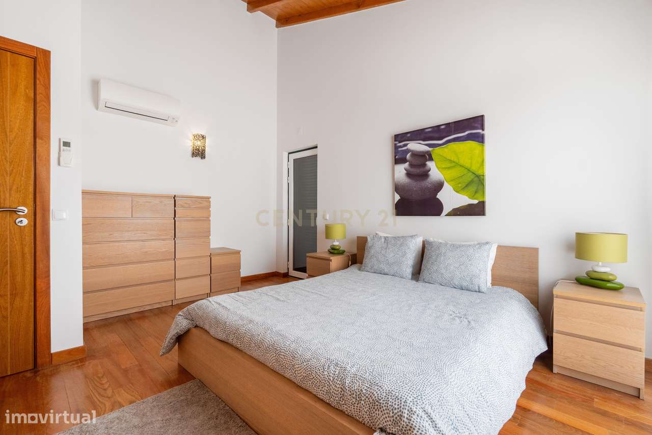 Moradia T3+1 com estacionamento e piscina comum em condomínio privado - Grande imagem: 5/40