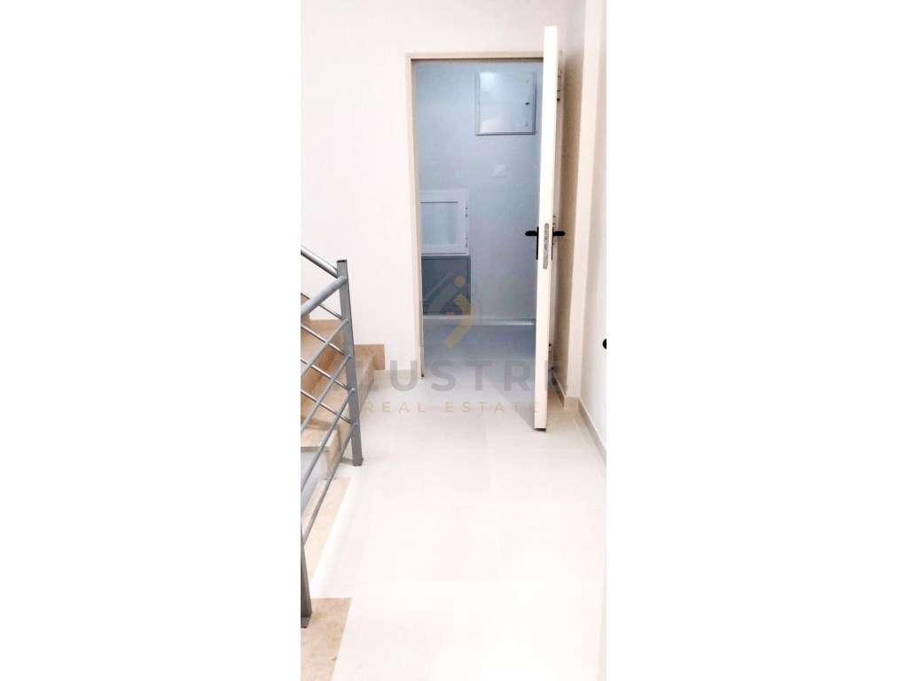 Apartamento T2 com varandas panorâmicas e parqueamento em Santa Mar...-17