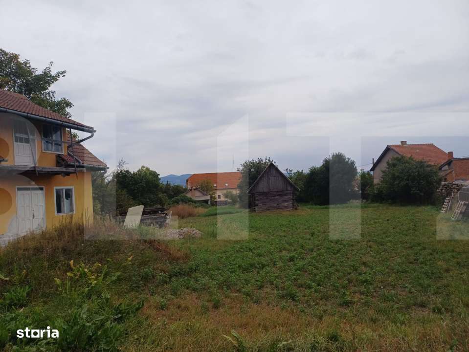 Casa taraneasca in centru Hatuica - Imagine principală: 4/10