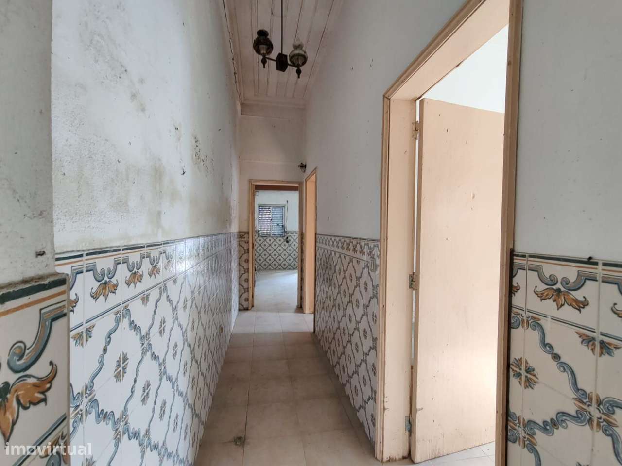 MORADIA EM ESGUEIRA PARA RECUPERAR - Grande imagem: 5/9