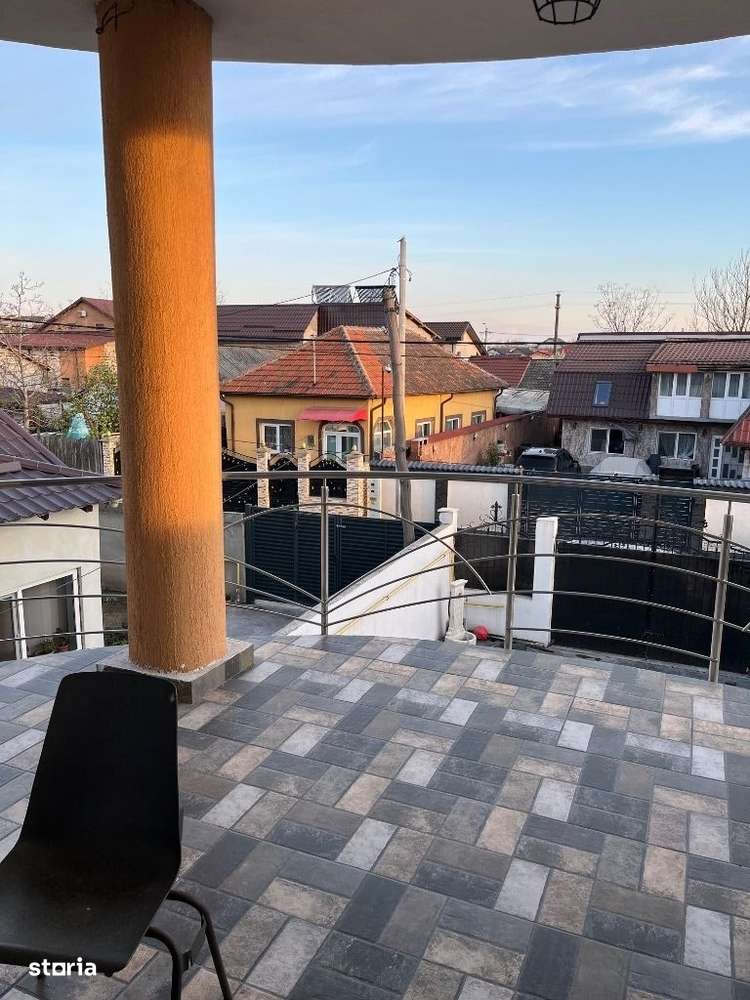 Casa spatioasa de vanzare , intr o zona linistita - Imagine principală: 2/11