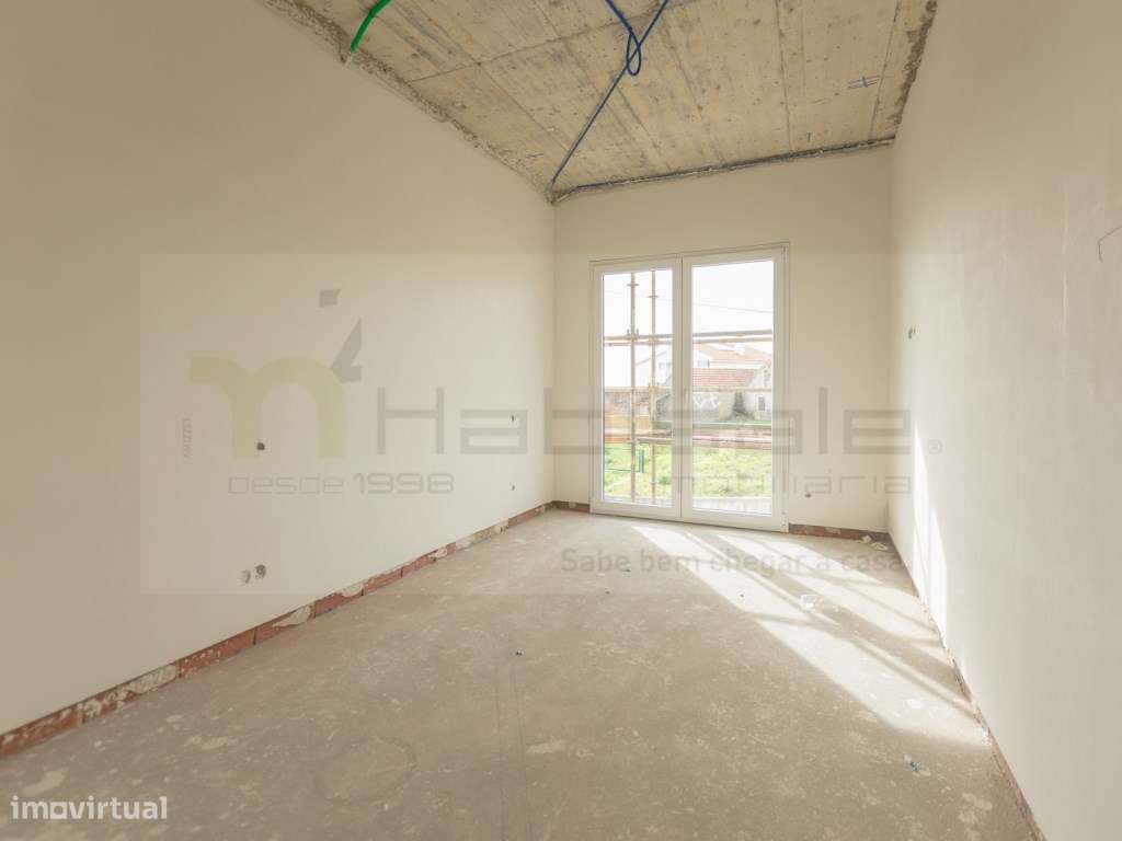 T3 em Condomínio Privado com Piscina no Centro de Famões-18