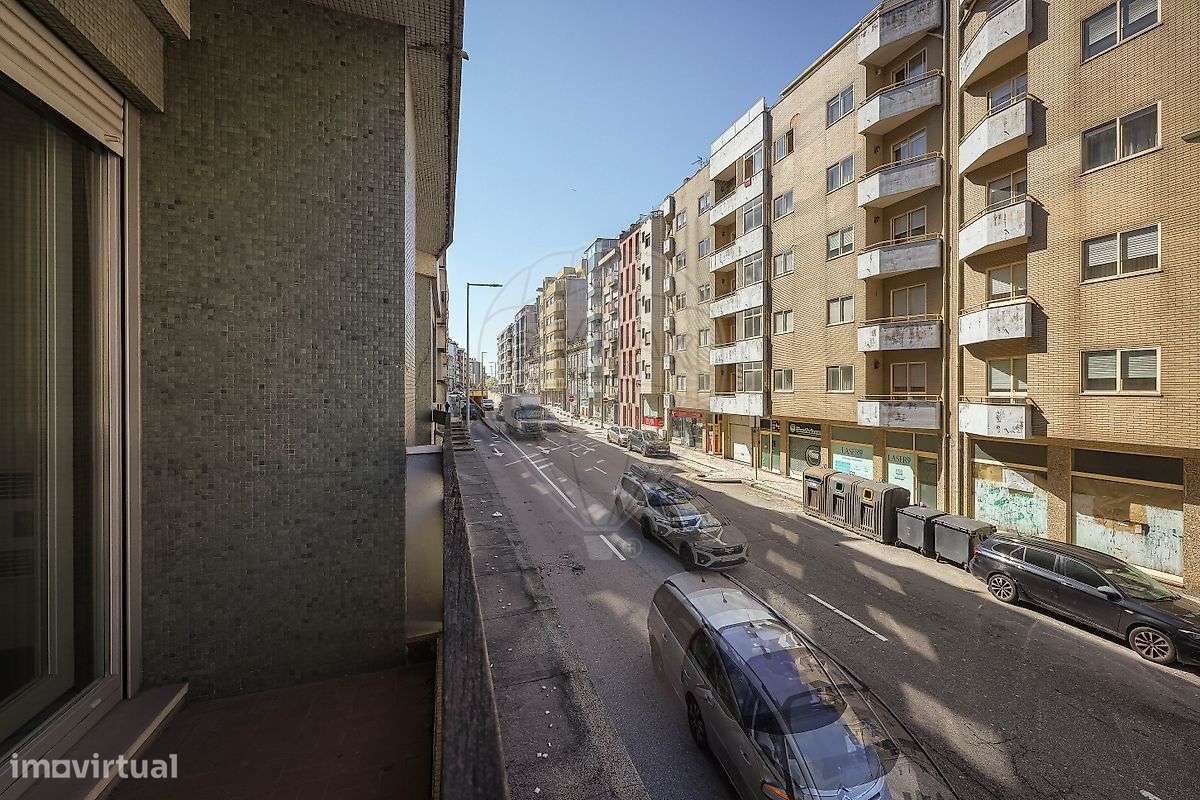 Apartamento T4 na Rua Faria Guimarães em Paranhos - Porto-23