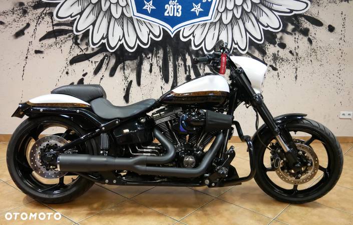 Harley-Davidson Softail Breakout - 1