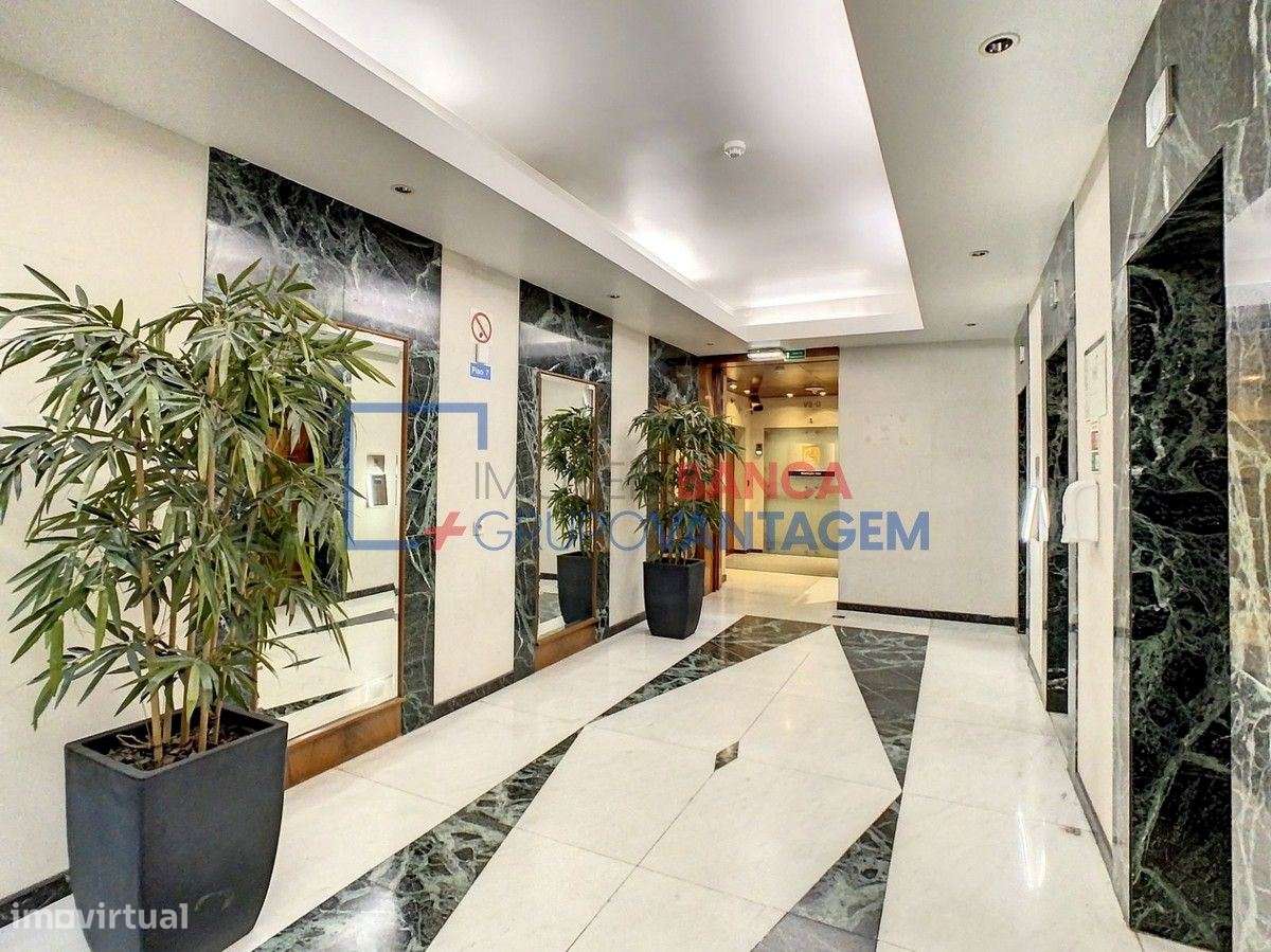 Escritório com 362m2 na Rua Soeiro Pereira Gomes - Lisboa - Grande imagem: 5/29