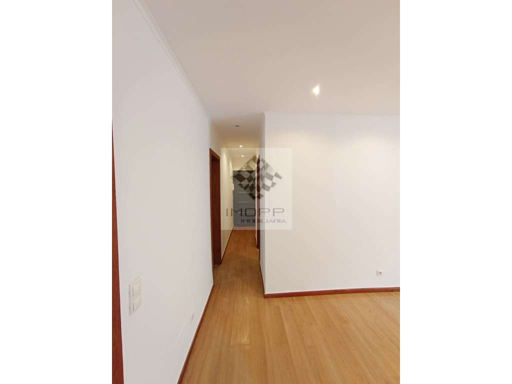 Espetacular T1 remodelado com logradouro em Benfica-5