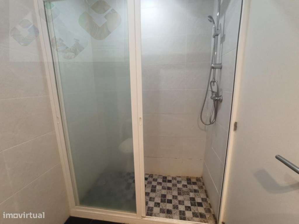 Amadora Venteira, T1, Completamente Remodelado, Vista Panorâmica!-15