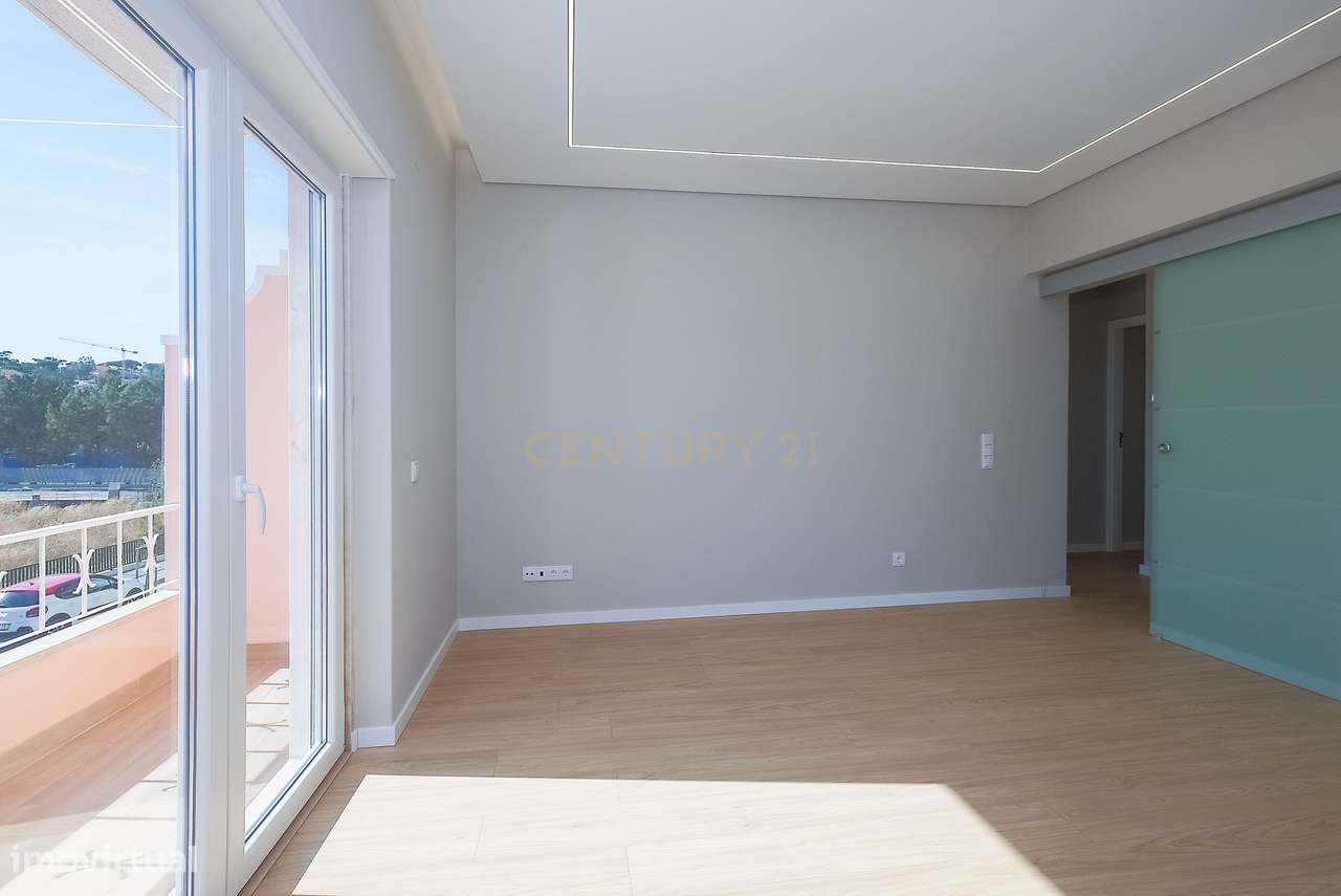 Apartamento T3 Totalmente Renovado | Estoril | Junto aos Salesianos-5