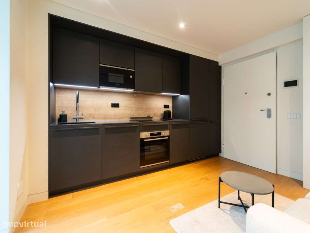 Apartamento T1 mobilado com varanda e elevador às Janelas Verdes na... - Grande imagem: 4/23