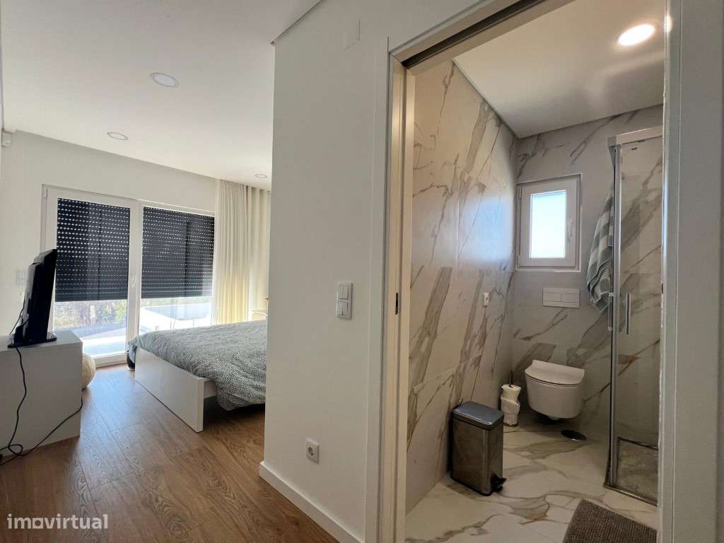 Moradia Isolada T4 Com piscina-17