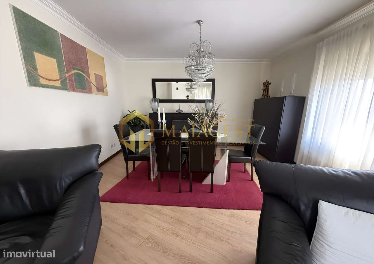 Apartamento T2 Renovado na Madalena com Garagem e Arrumos-6