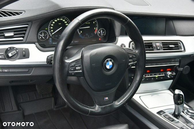 BMW Seria 7 740d xDrive - 31