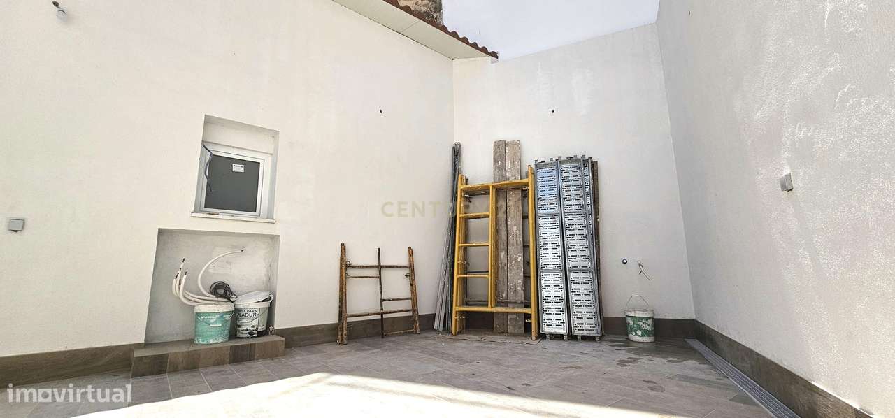 Moradia T2 + 1 no coração do bairro da Ajuda-23