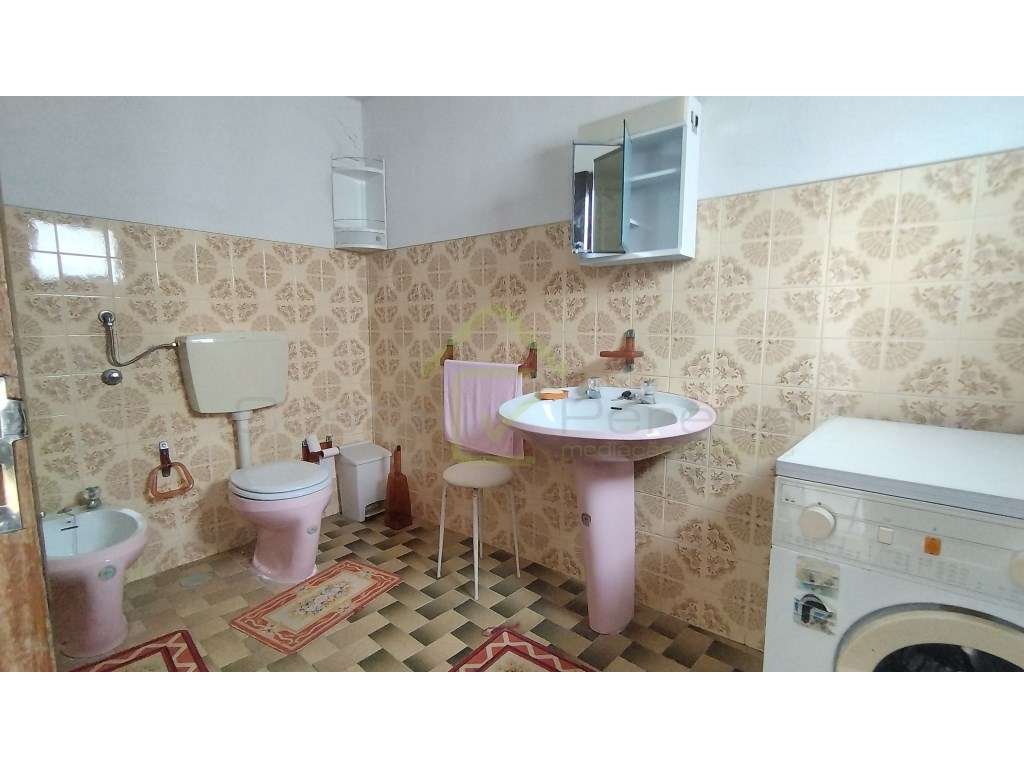 Moradia para renovação no centro de Monte Redondo-11
