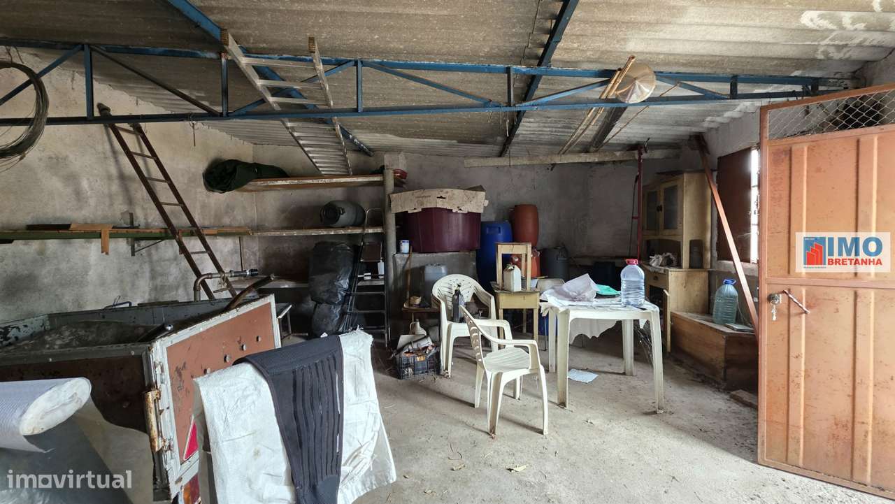 Quinta com garagem em Escalos de Cima-2