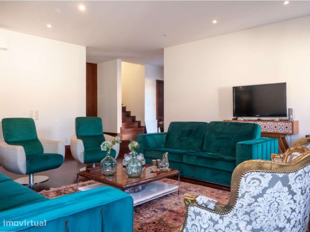 Moradia T6 com piscina em Viana do Castelo-11