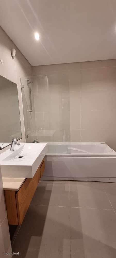 T2 com varanda, garagem e piscina em Benfica - Grande imagem: 5/10