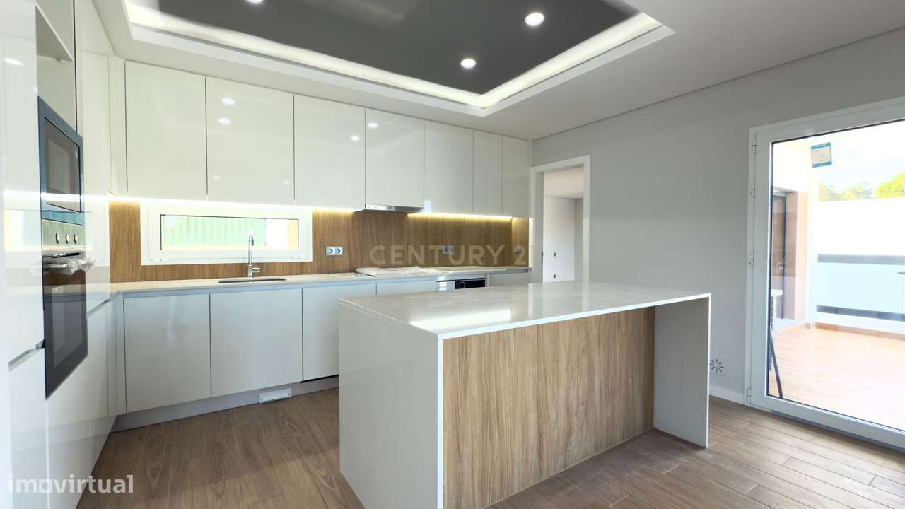 Moradia T4 Isolada com Piscina em Fernão Ferro | 640.000€-18