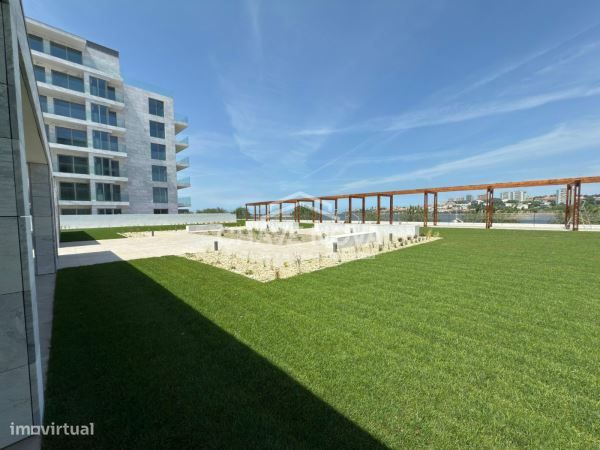 T1 Novo c/ Lugar de Garagem e Arrumo em Canidelo-22