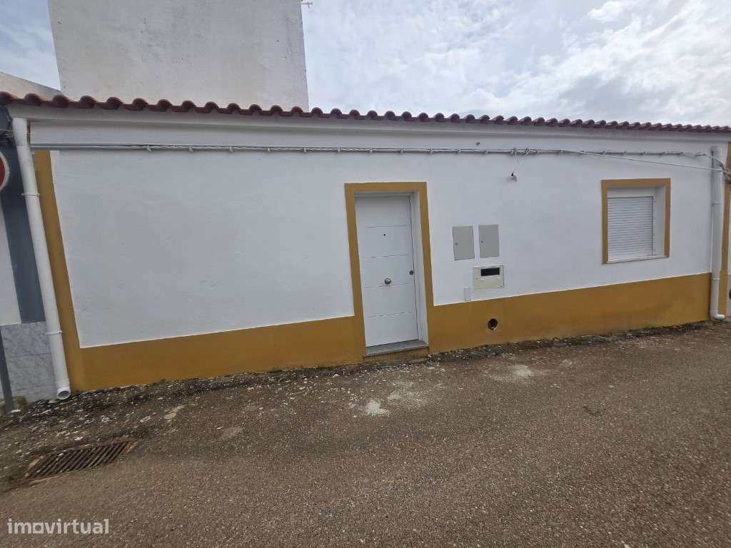 Moradia T2 com piscina pronta a habitar!-15