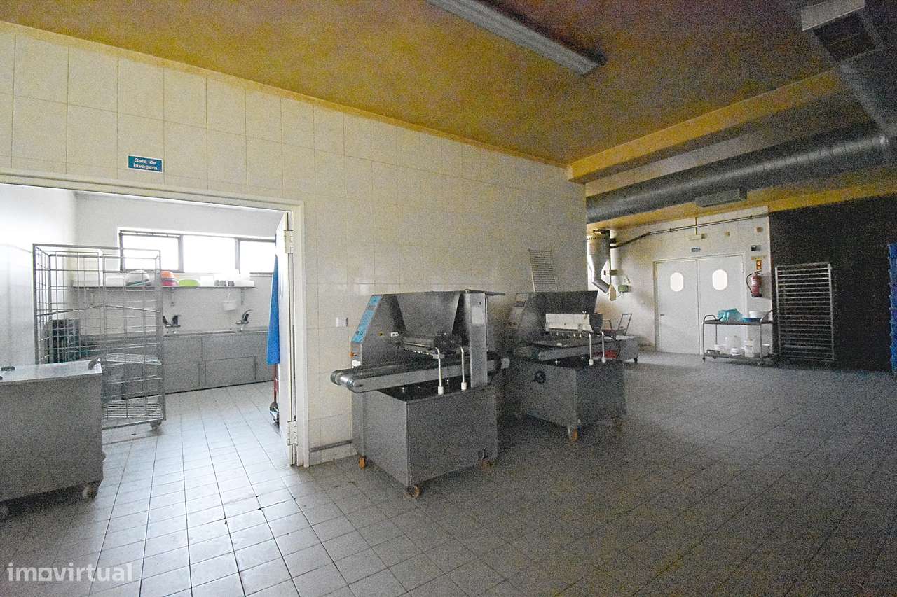 Fábrica em funcionamento para produção alimentar | Cacia, Aveiro-23