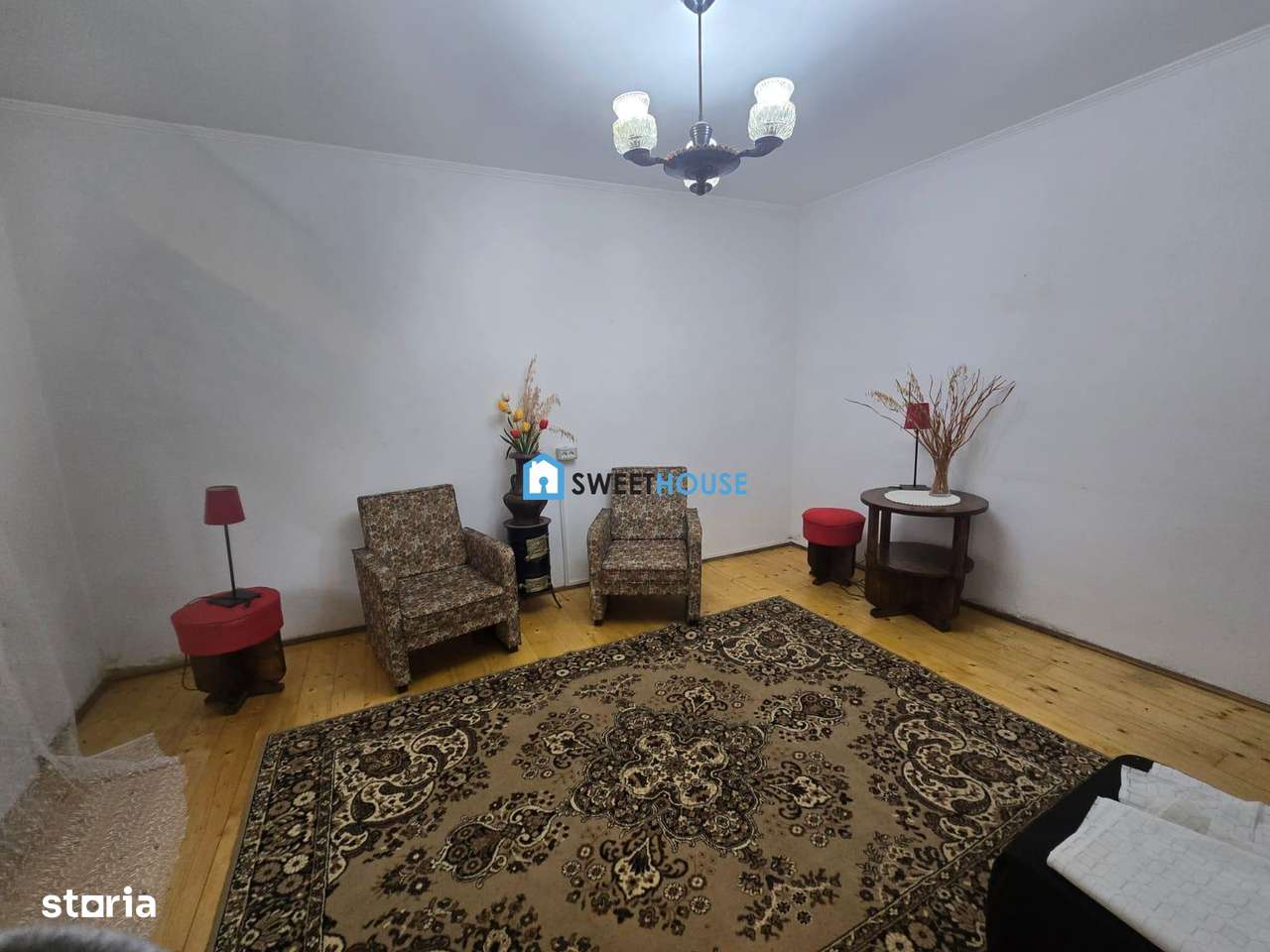 Casa de vanzare  cu 3 camere ,  central in Fagaras-1