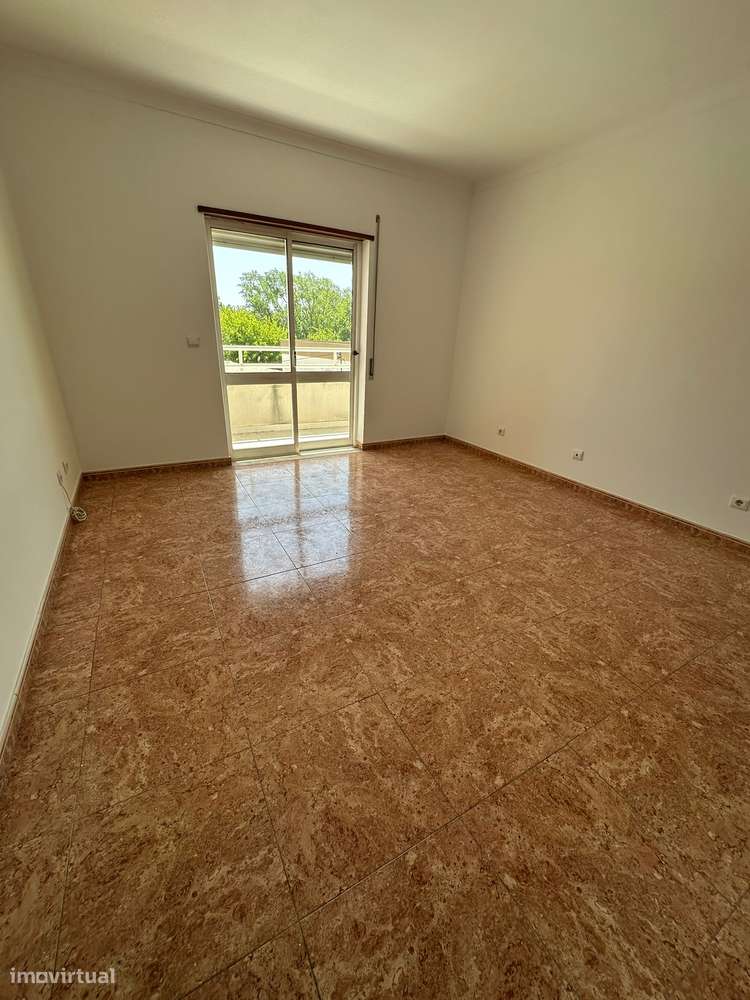 Apartamento T3 com Parqueamento Centro de Benavente-8