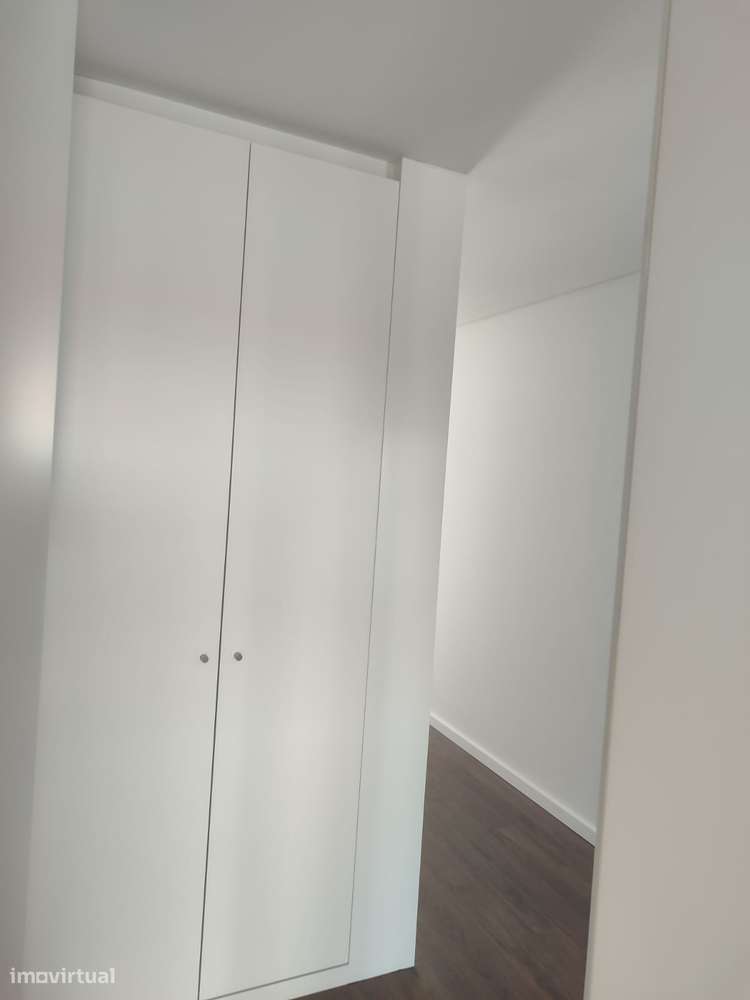 Excelente T3 c/ 2 suítes - Ramalde-27