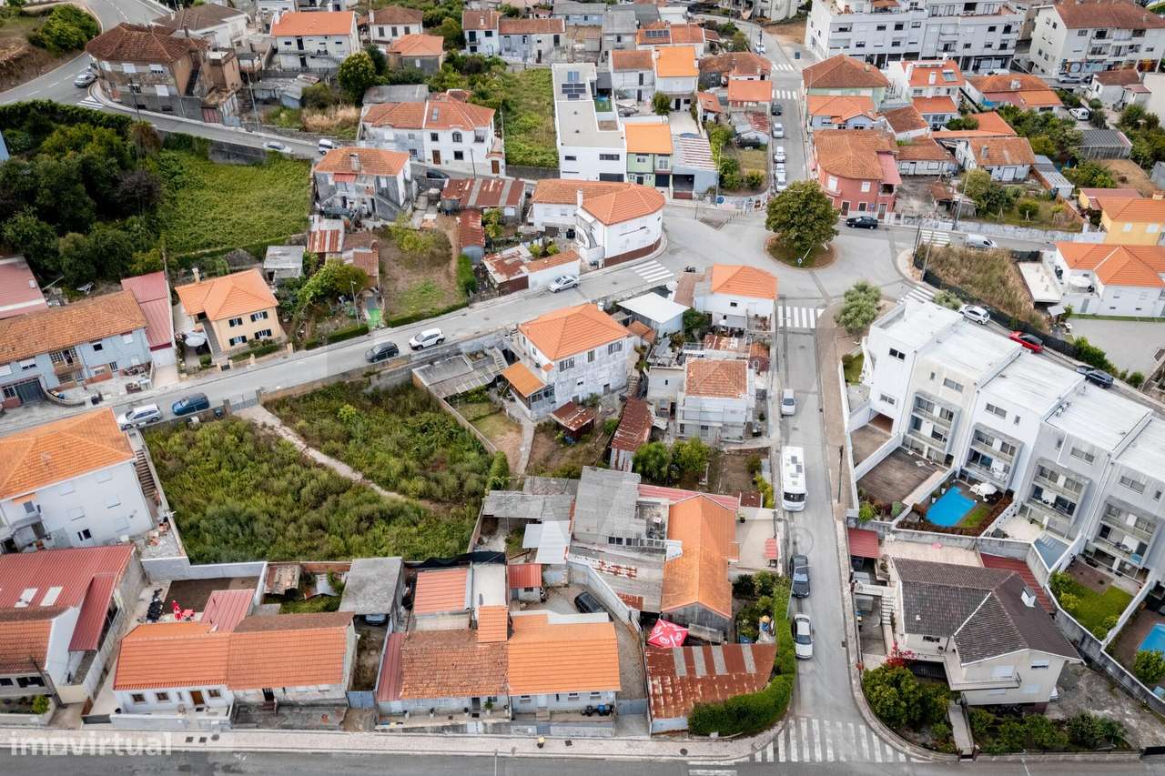 Moradia Isolada com Grande Potencial em Fundo de Vila, S. João da Made - Grande imagem: 4/9