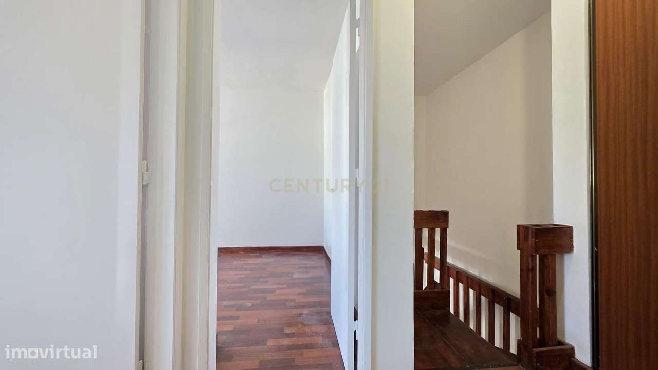 Apartamento T5 Duplex com Vista Panorâmica em Loures-13