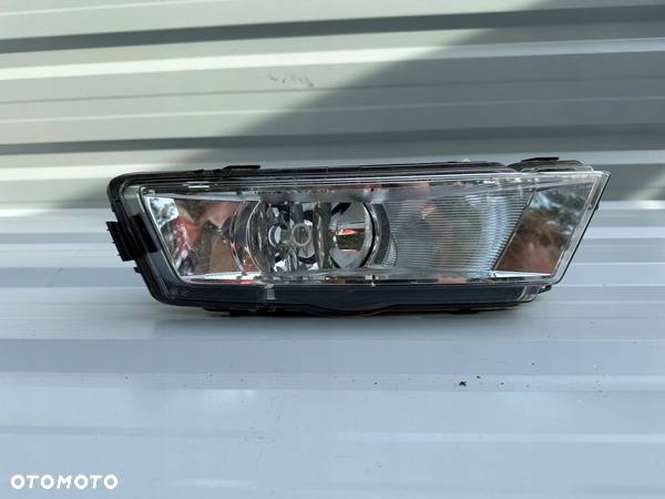 SKODA RAPID 5JA 12-17R HALOGEN LAMPA PRAWY PRZÓD PRAWA PRZEDNIA - 1