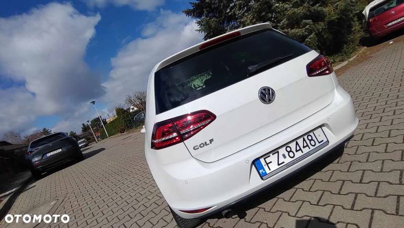 Volkswagen Golf - 1