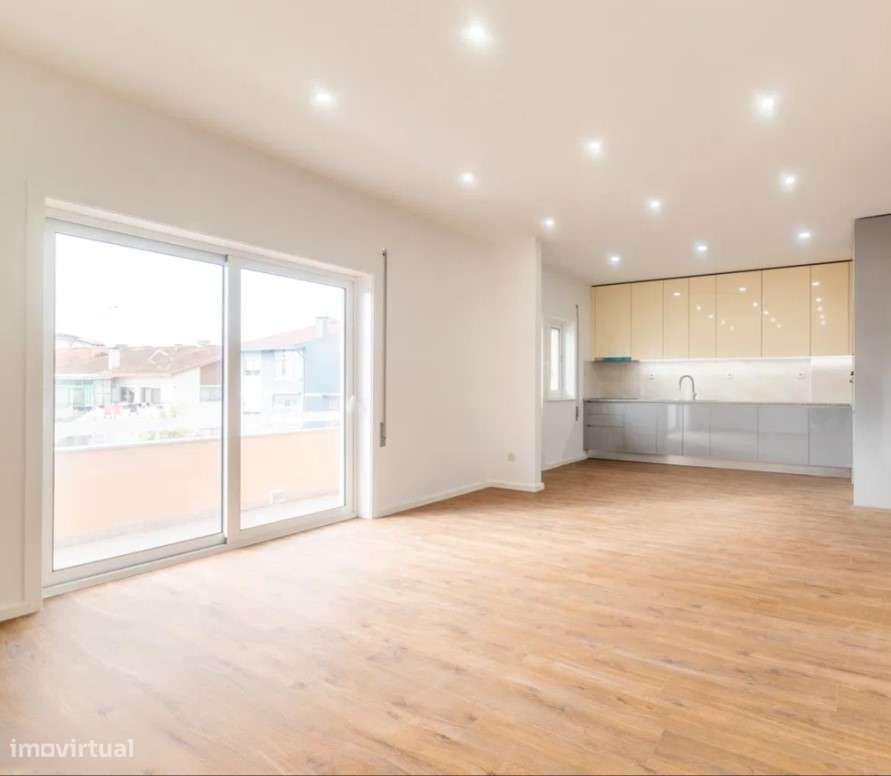 T3 Totalmente renovado c/ garagem box – Águas Santas (Corim) - Grande imagem: 2/17