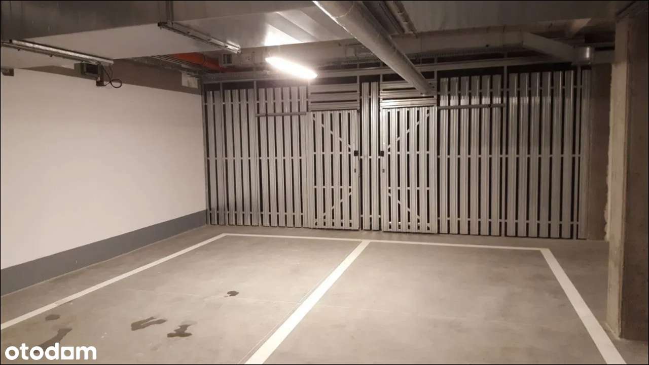 Garaż obok Dworca Zachodniego na styku: Ochota/Wola. Stańczyka/Prymasa