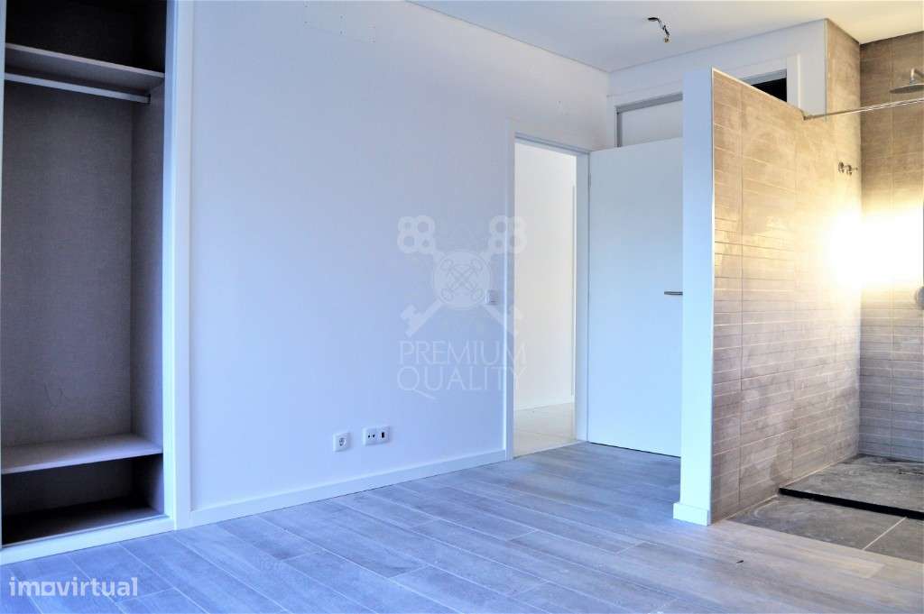 Moradia T3 com piscina para construção-16