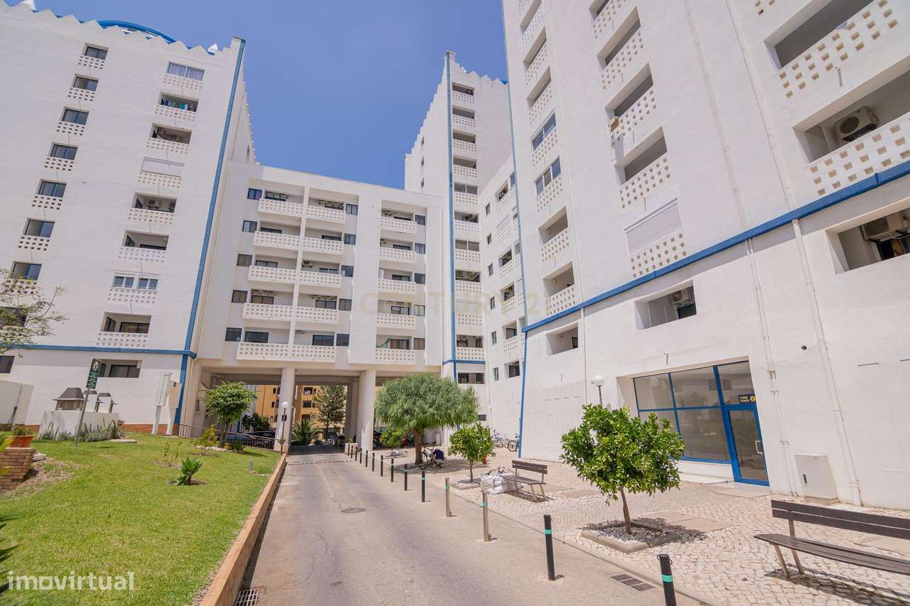 APARTAMENTO T1 TOTALMENTE REMODELADO EM CONDOMINIO FECHADO - Grande imagem: 5/24