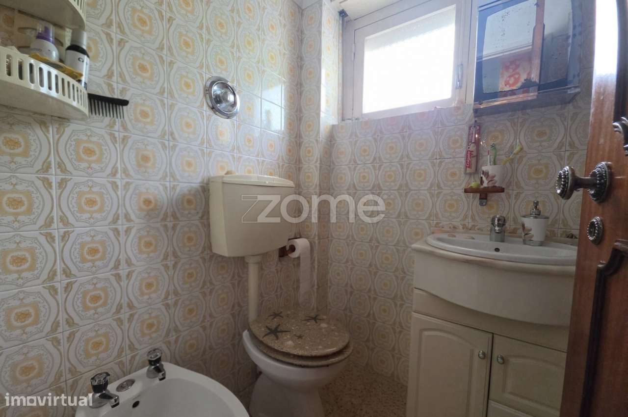 Excelente apartamento T2, situado num 1.º andar, na Buraca-17