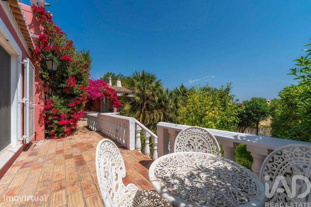 Casa / Villa T4 em Santa Bárbara de Nexe de 201,00 m2 - Grande imagem: 4/30