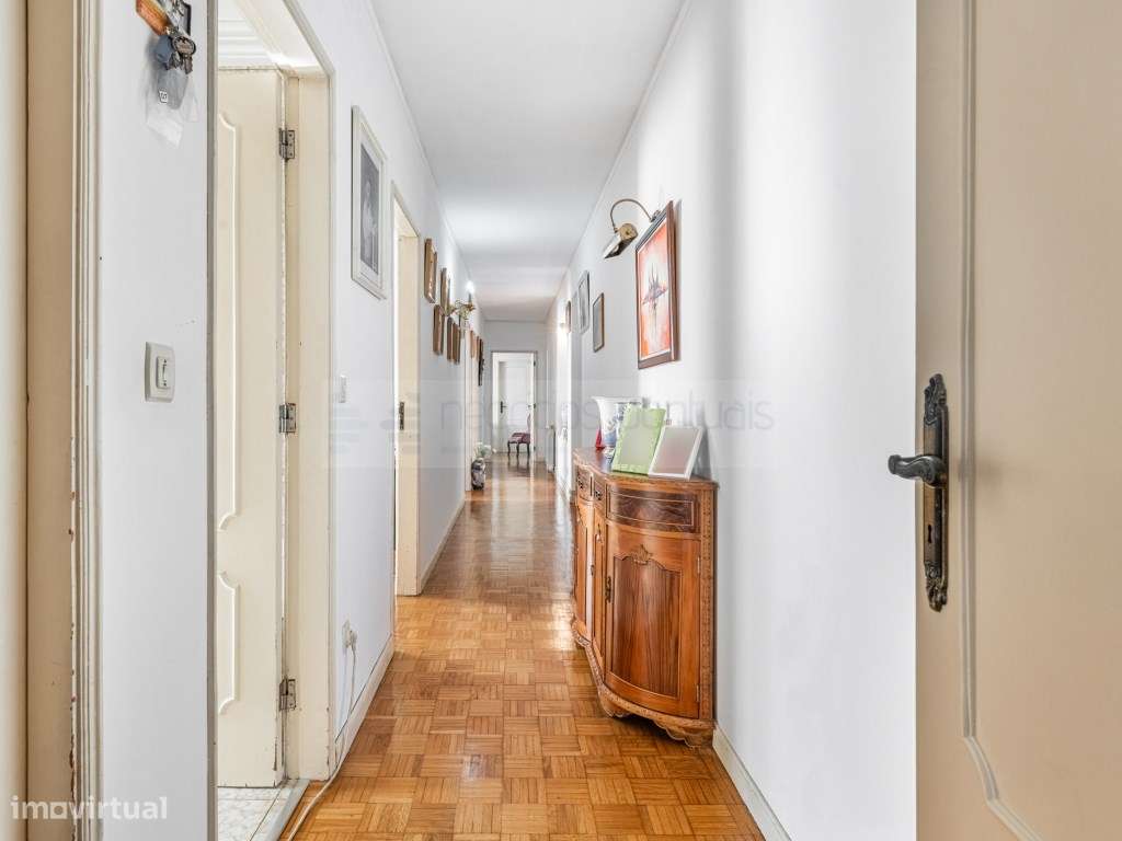 Propriedade Distinta com Piscina, Anexos, Poço de Água e Duas Fraçõ...-25
