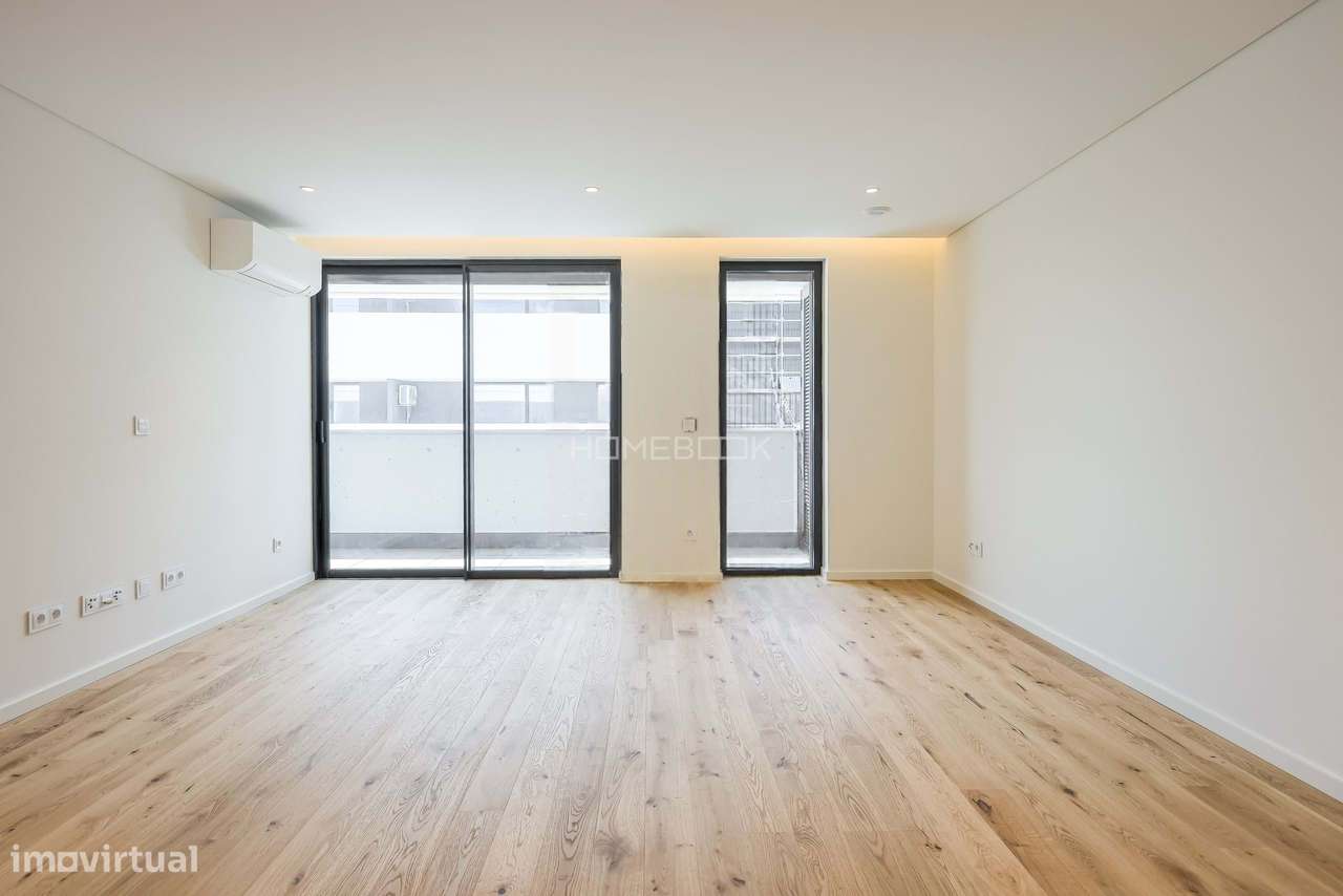 T2+1 de Design Moderno com Varanda | Localização Privilegiada-8