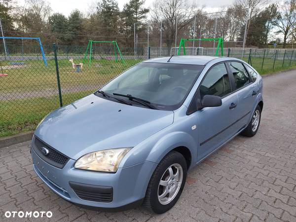 Ford Focus 1.6 16V Ambiente - 2