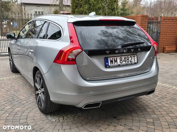 Volvo V60 D6 AWD Plug-in Hybrid Summum - 28