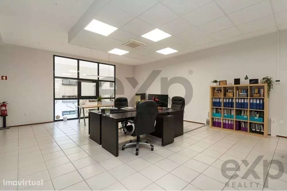 Excelente Oportunidade de Escritório em Ermesinde - Luz Natural, Open - Grande imagem: 4/28