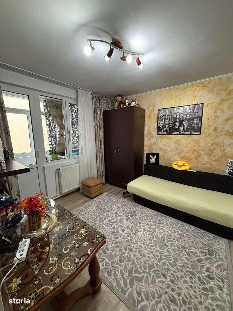 De vanzare 2 camere cu balcon, etaj intermediar, mobilat și utilat - Imagine principală: 2/10