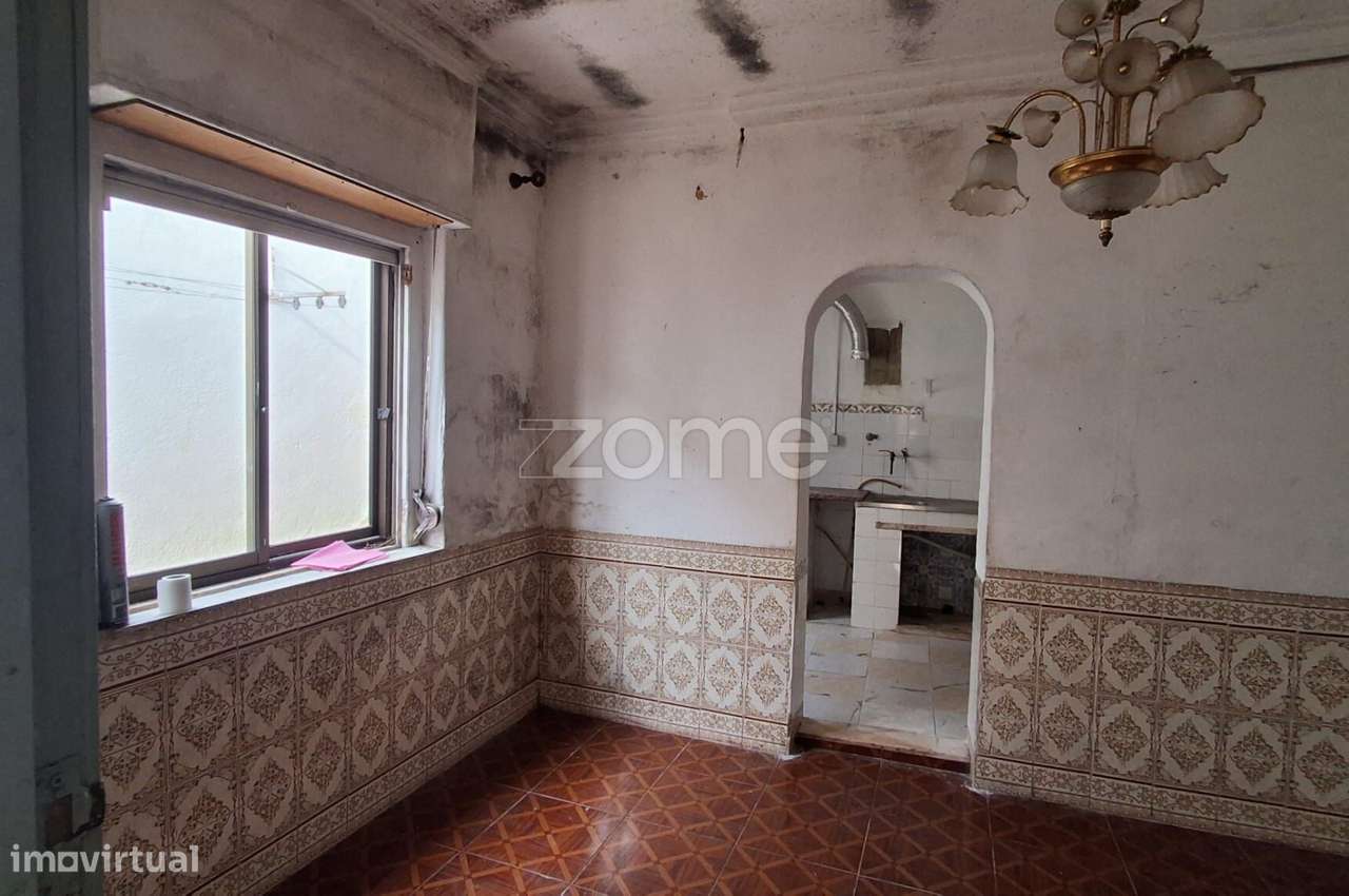 Moradia à venda na zona histórica da Pontinha-6